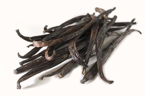 These vanilla beans are picked one by one when fully mature and yellow at 